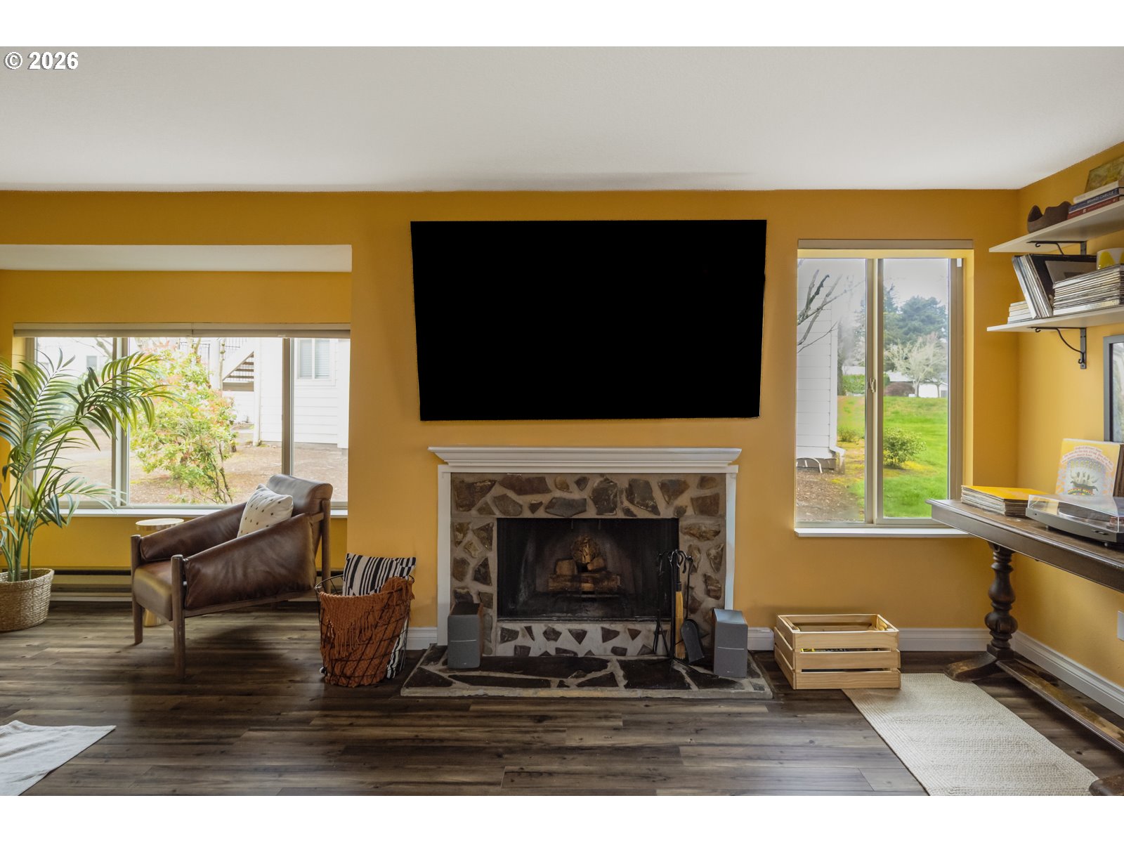 10031 Southwest Trapper Terrace Beaverton, OR 97008 - Photo 16 of 32 Living Room