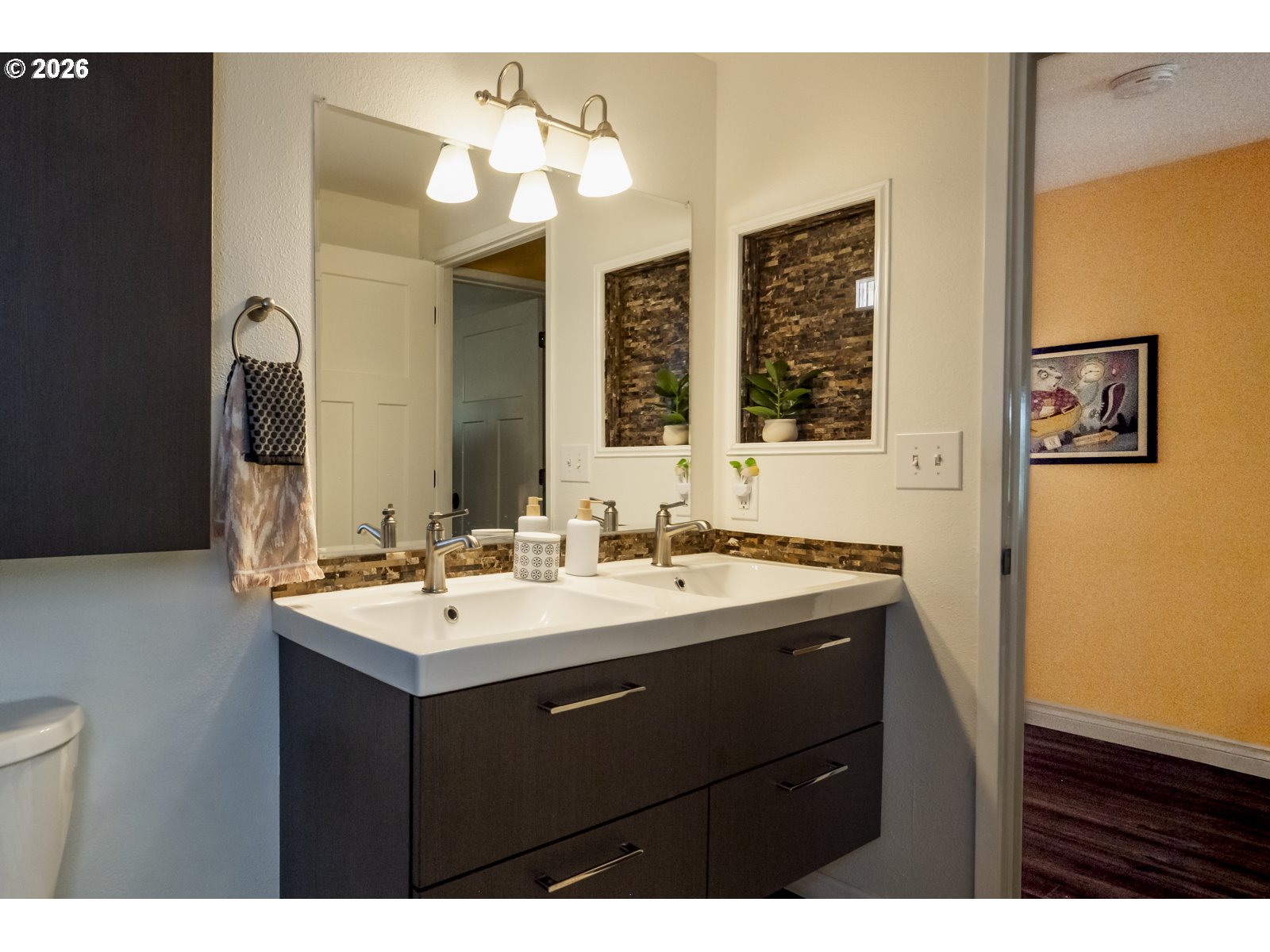 10031 Southwest Trapper Terrace Beaverton, OR 97008 - Photo 22 of 32 Bathroom