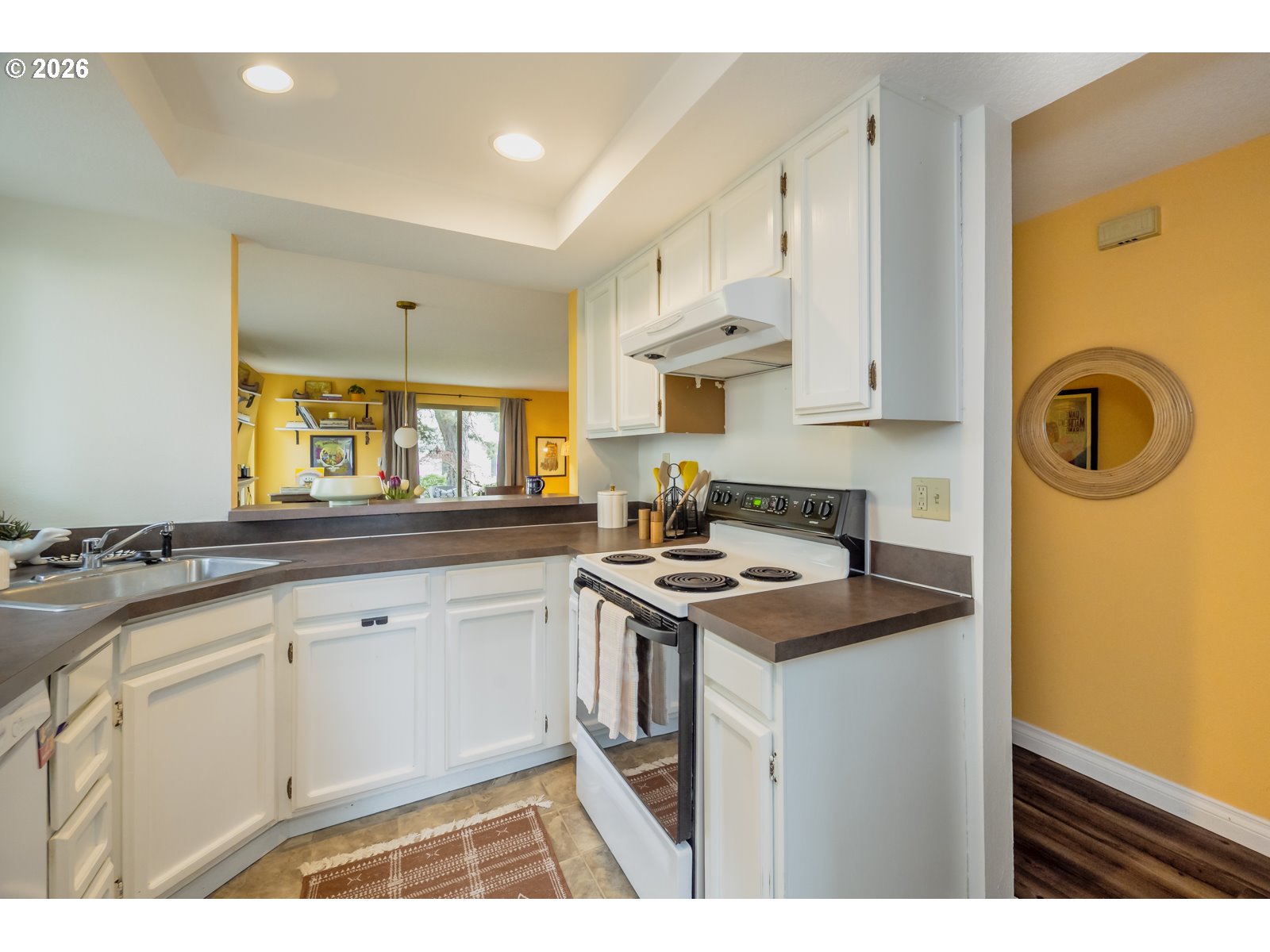 10031 Southwest Trapper Terrace Beaverton, OR 97008 - Photo 3 of 32 Kitchen