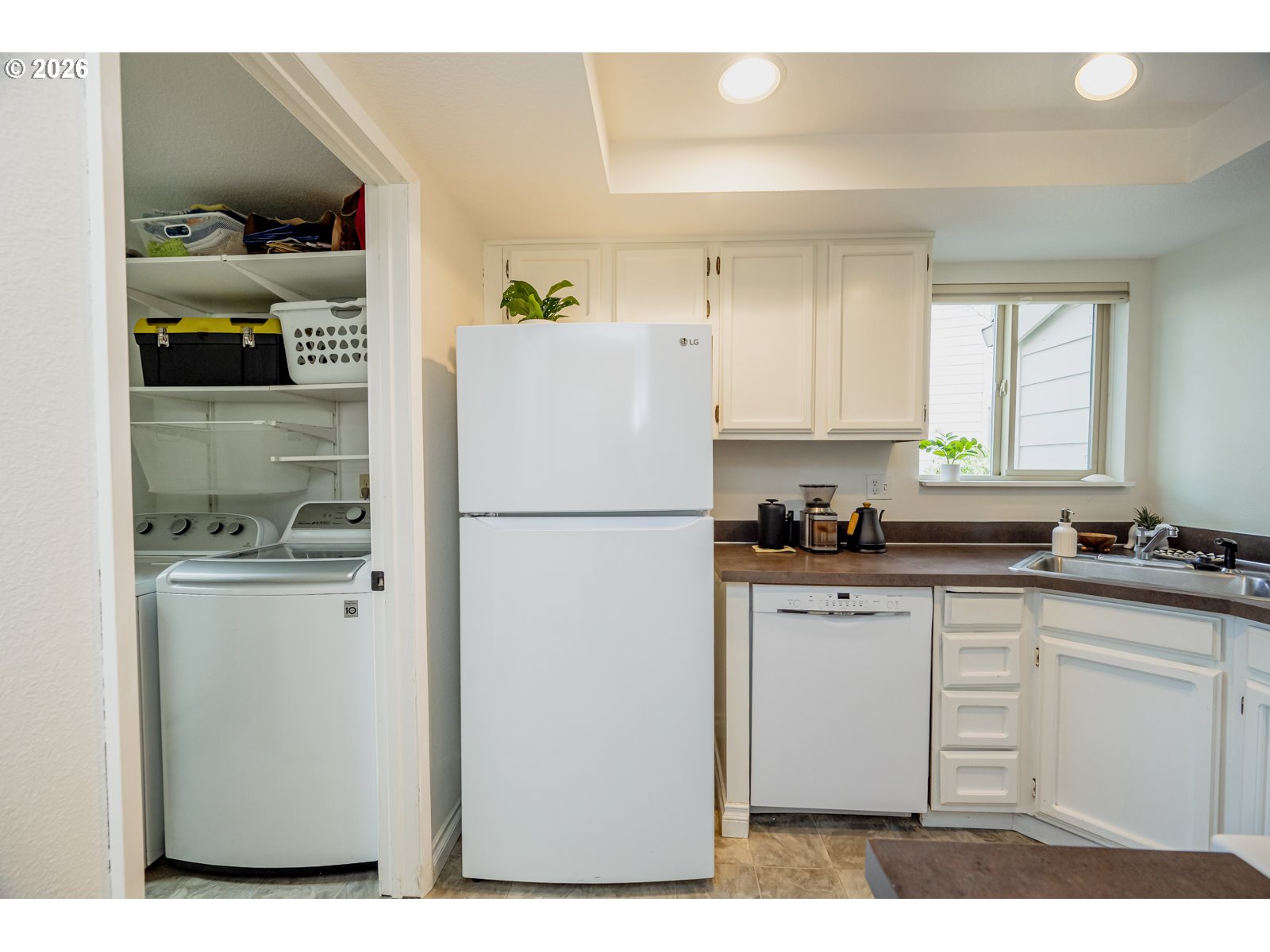 10031 Southwest Trapper Terrace Beaverton, OR 97008 - Photo 5 of 32 Kitchen