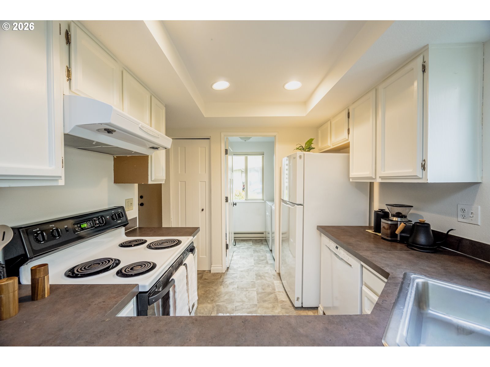 10031 Southwest Trapper Terrace Beaverton, OR 97008 - Photo 7 of 32 Kitchen
