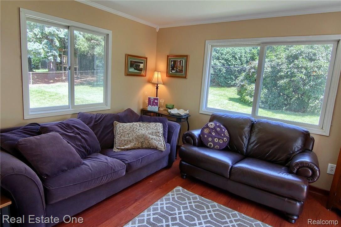 695 Red Oak Lane Rochester, MI 48307 - Photo 8 of 18 Family Room