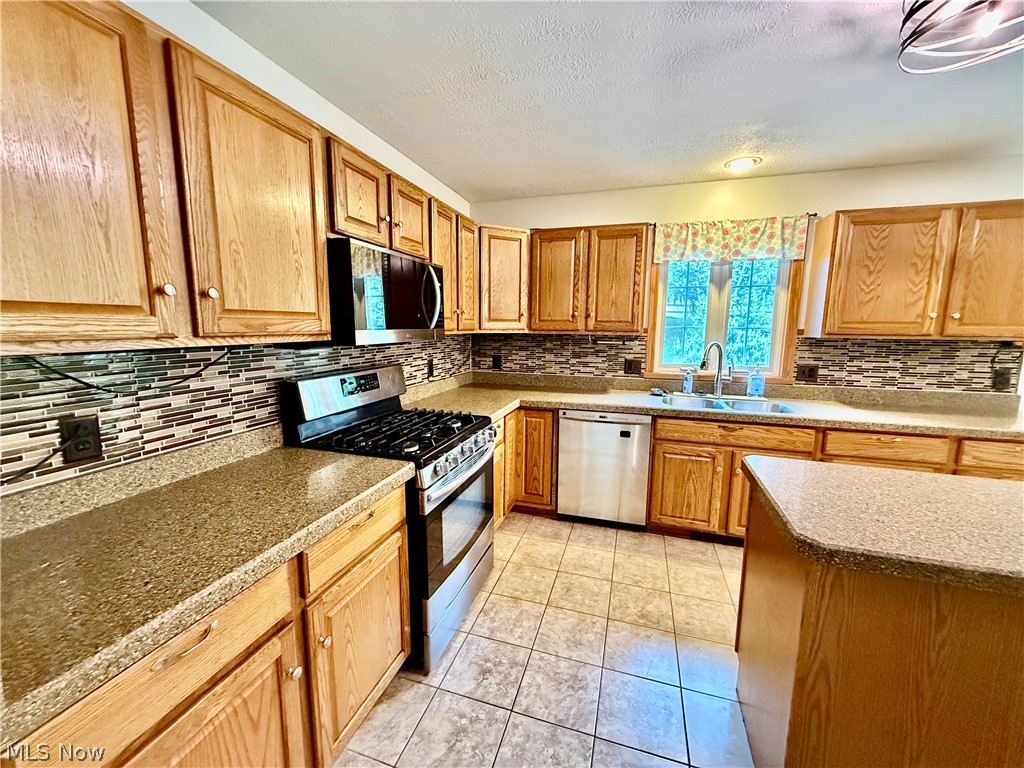 3076 Ravineview Circle Stow, OH 44224 - Photo 8 of 48