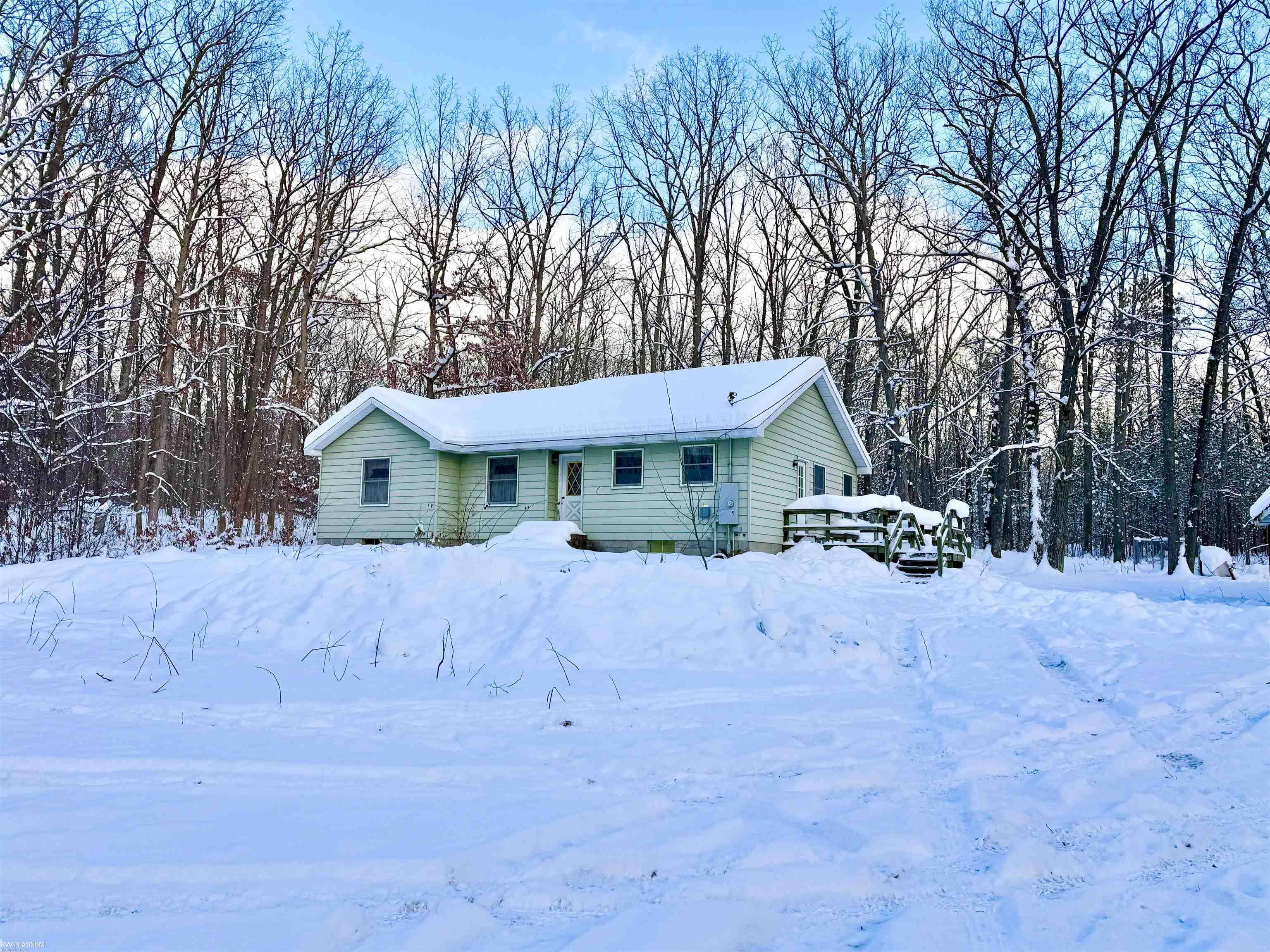 8404 Dead Stream Road Roscommon, MI 48653 - Photo 2 of 28 50196069-2d3c41b1-b6f4-4a33-9353-6de2c710d084.JPG