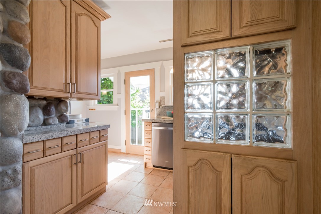 947 North 76th Street Seattle, WA 98103 - Photo 6 of 21 Gallery Image 6