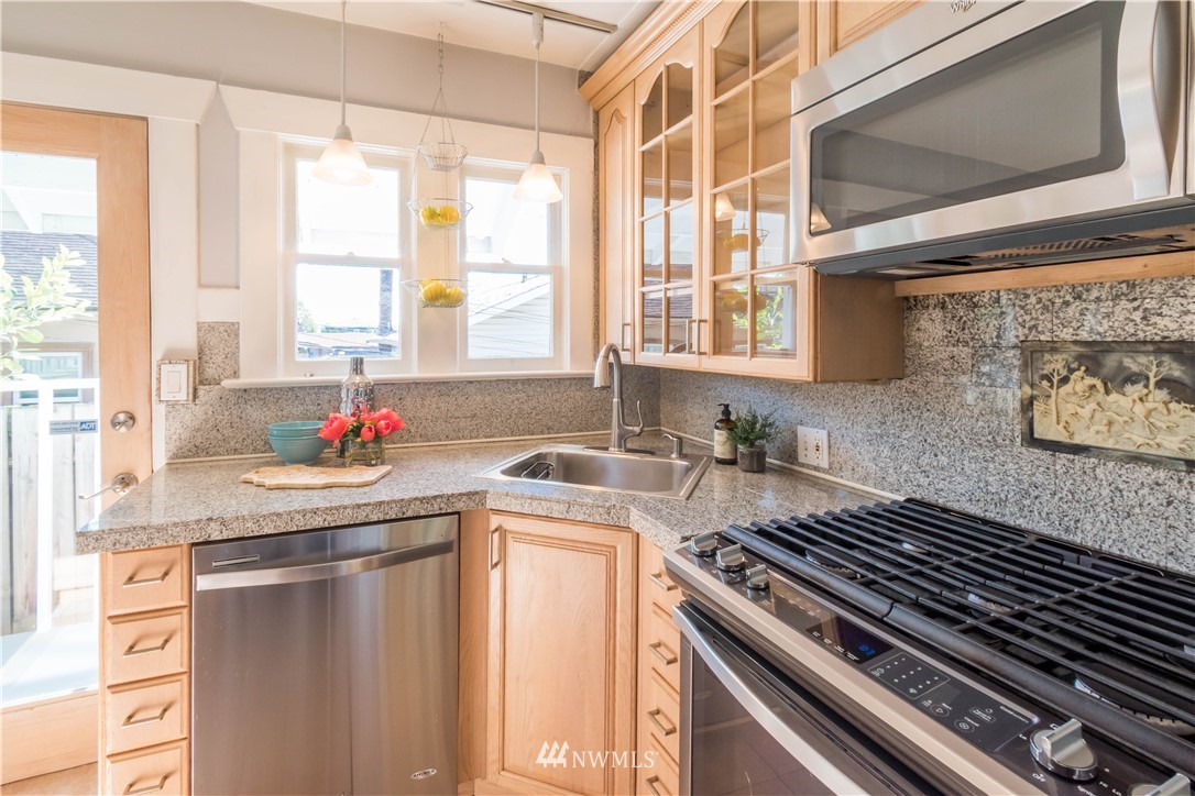 947 North 76th Street Seattle, WA 98103 - Photo 7 of 21 Gallery Image 7