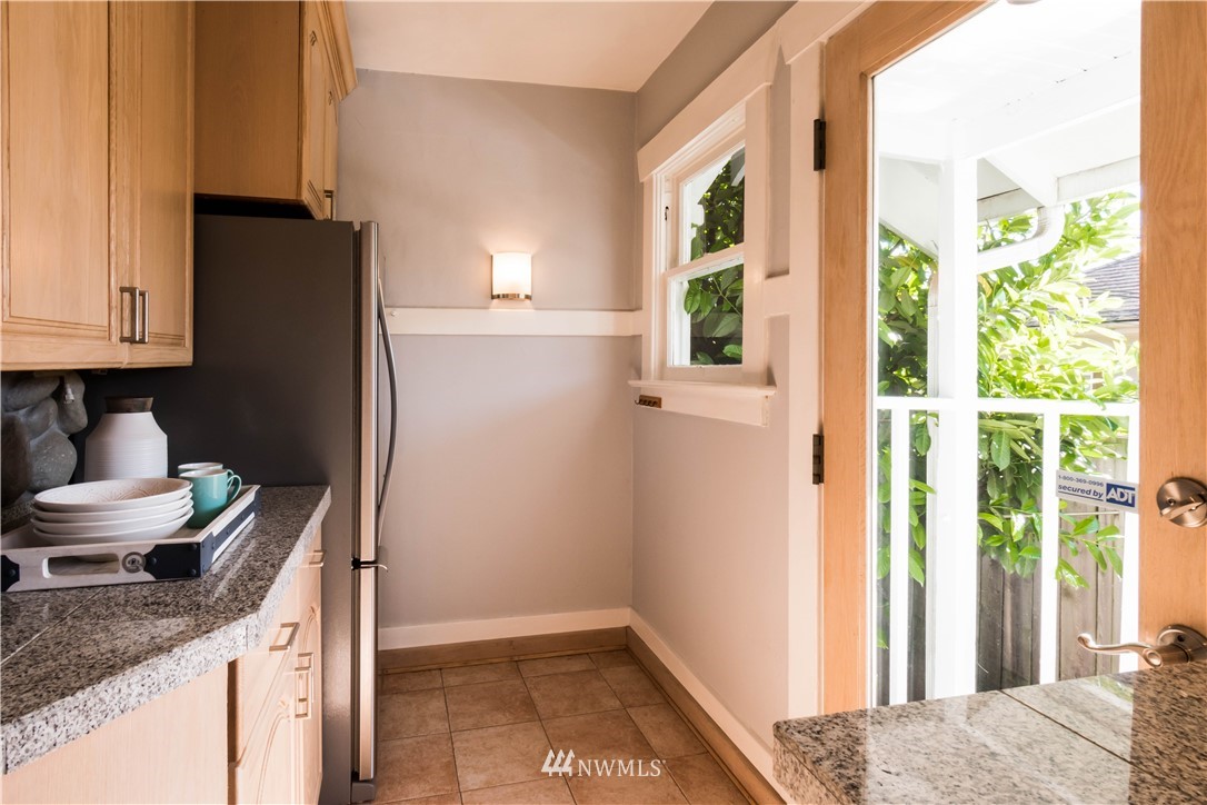 947 North 76th Street Seattle, WA 98103 - Photo 8 of 21 Gallery Image 8