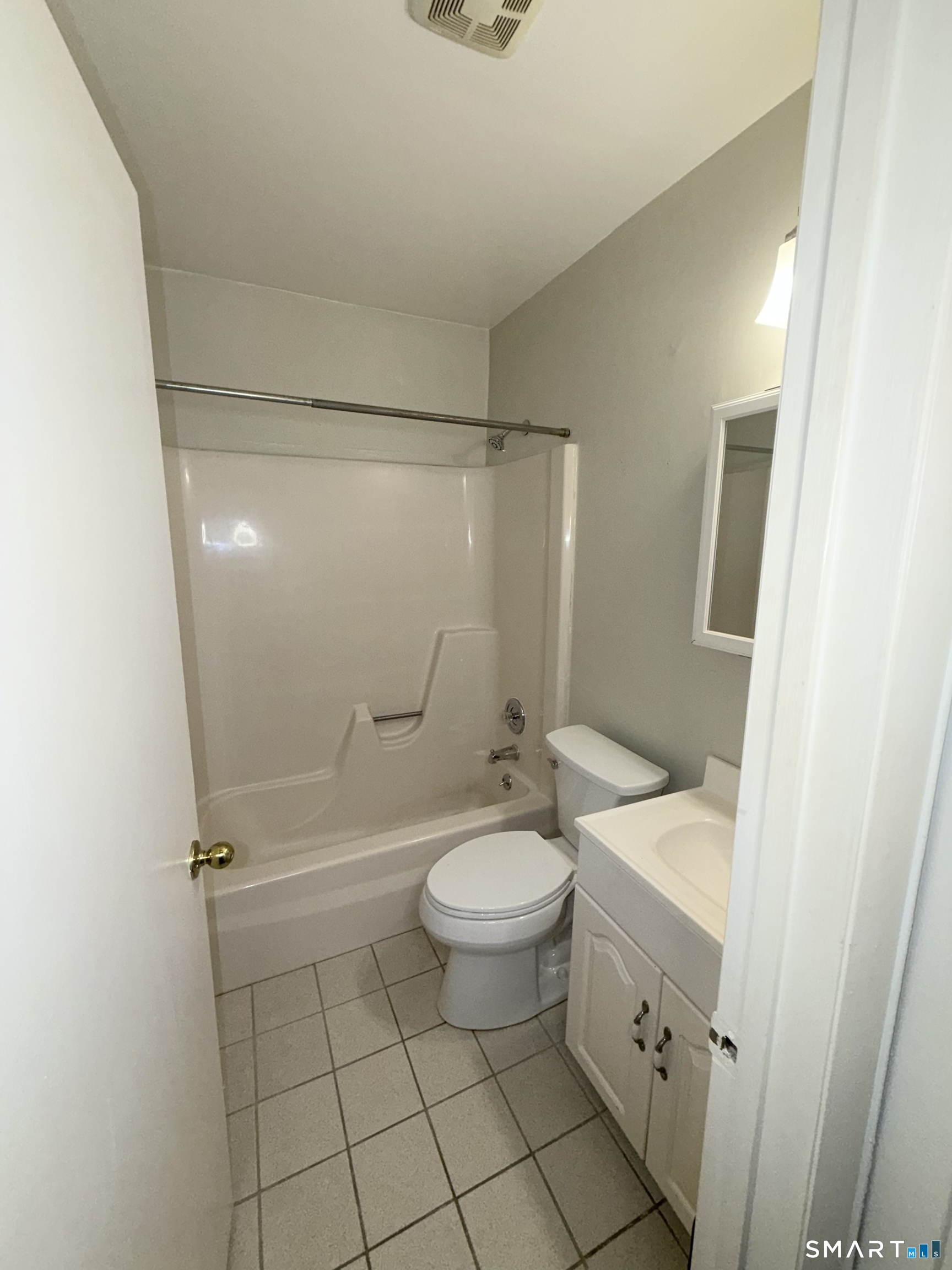 175 Mill Pond Road Hamden, CT 06514 - Photo 14 of 19