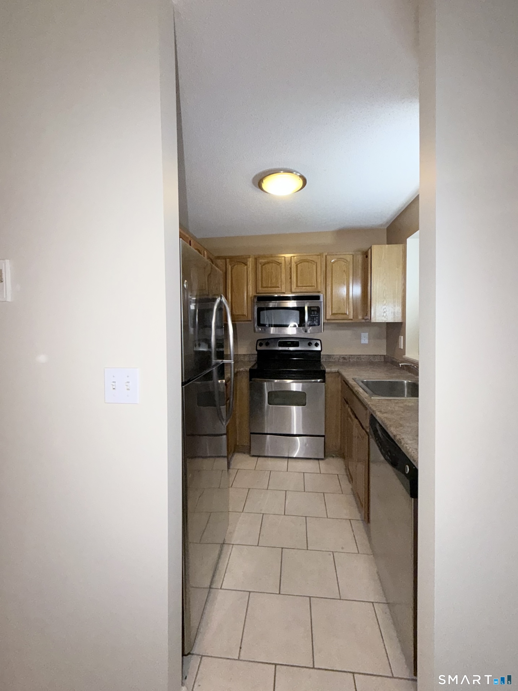 175 Mill Pond Road Hamden, CT 06514 - Photo 4 of 19