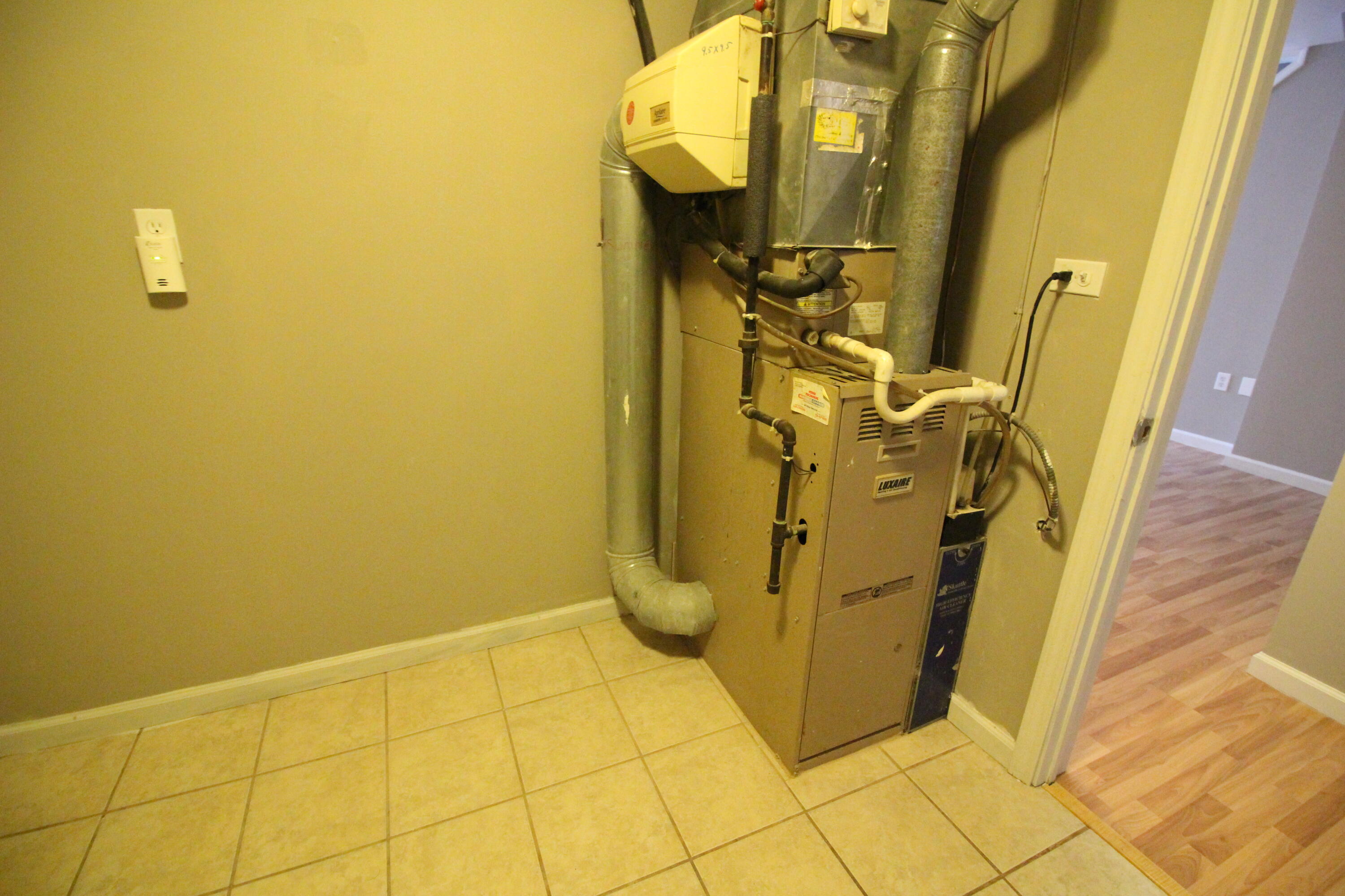 16117 Jackson Street Taylor, MI 48180 - Photo 8 of 18 IMG_1718