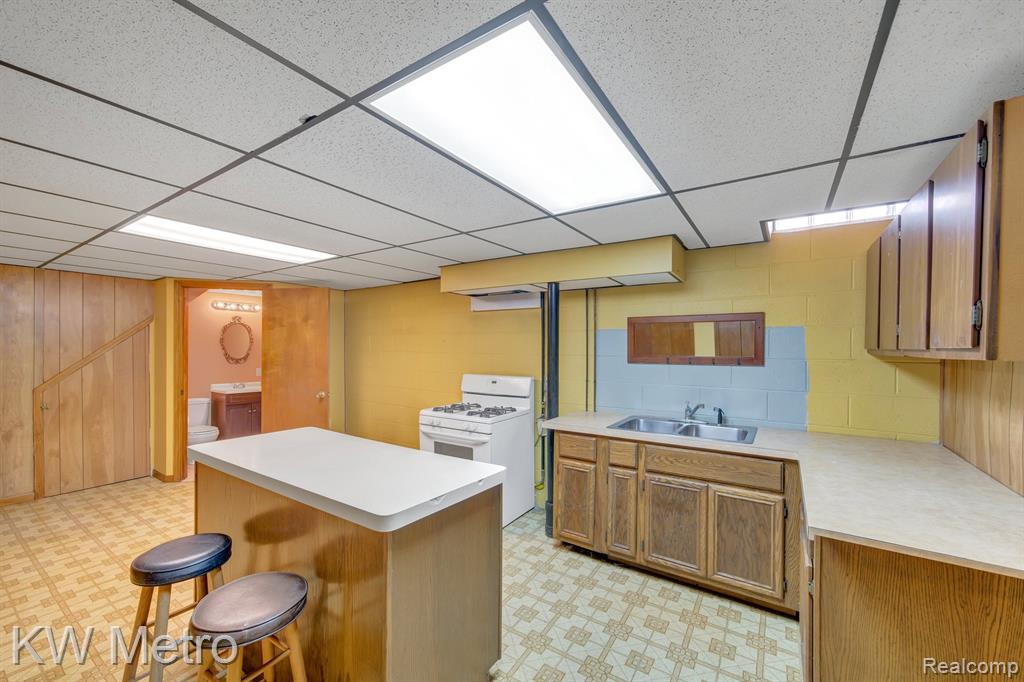 2140 Elmcrest Road Sterling Heights, MI 48310 - Photo 19 of 42