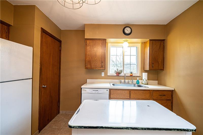 911 Wible Run Road Pittsburgh, PA 15209 - Photo 7 of 21
