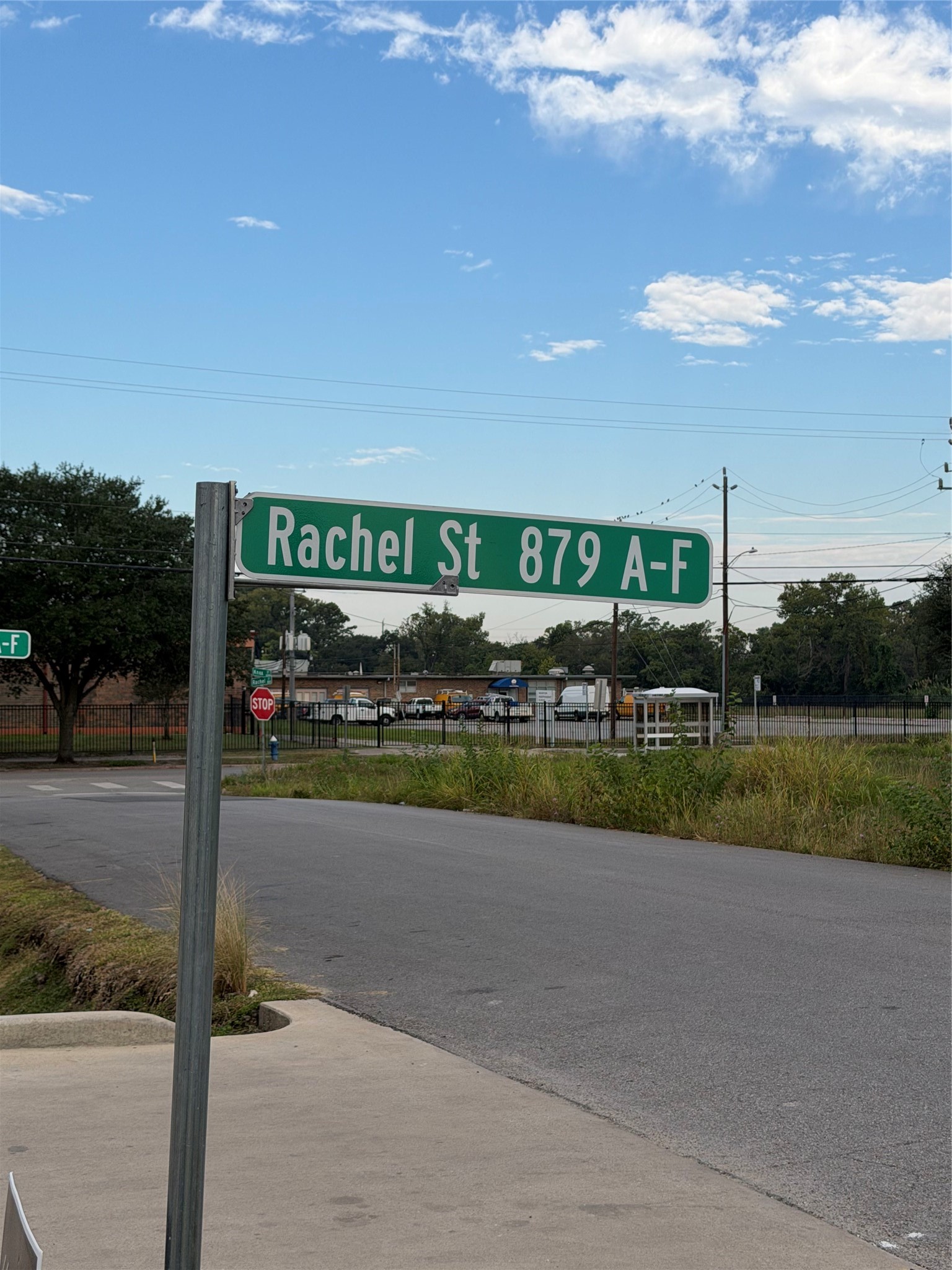 879 Rachel Street, Unit E Houston, TX 77091 - Photo 34 of 34 a view of a street with a park