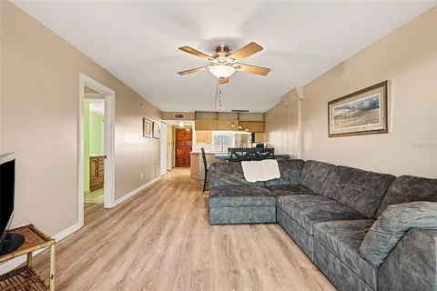 $184,900 | 303 Tarpon Point, Tarpon Springs, FL 34689