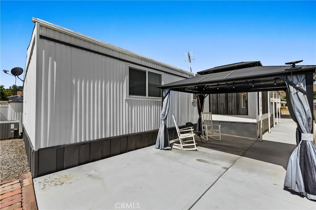4000 Pierce Street, Unit 132 Riverside, CA 92505 - Photo 31 of 43 a backyard of a house with table and chairs