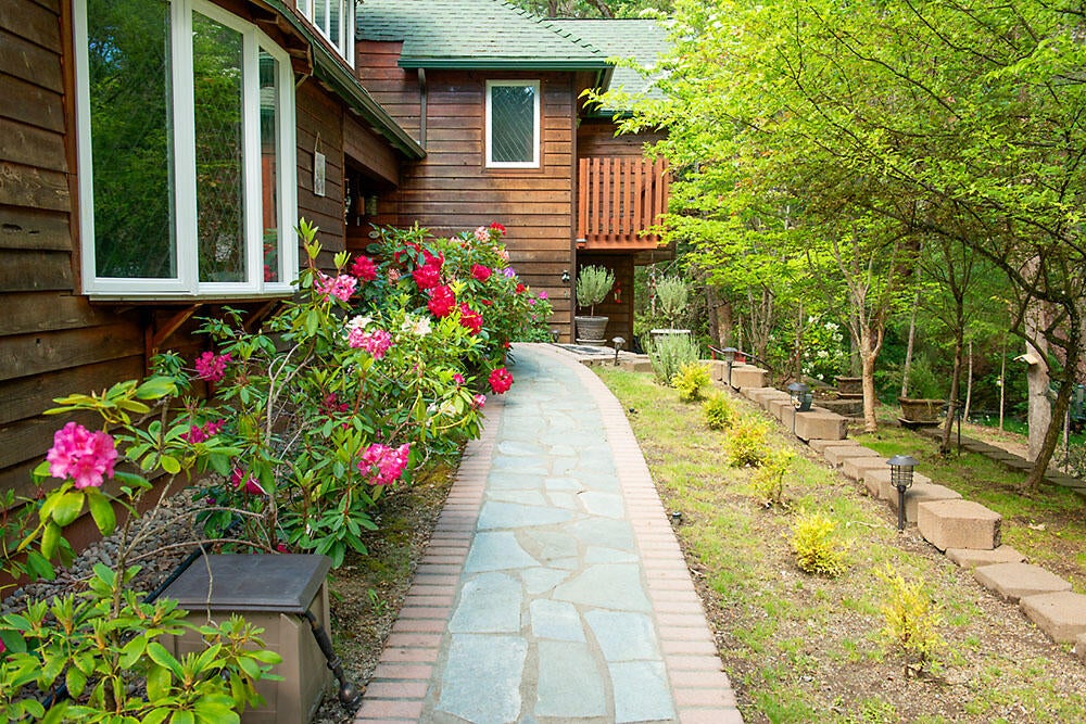 3033 Granite Hill Road Grants Pass, OR 97526 - Photo 2 of 31 Walkway to the main entry. Beautiful landscaping!