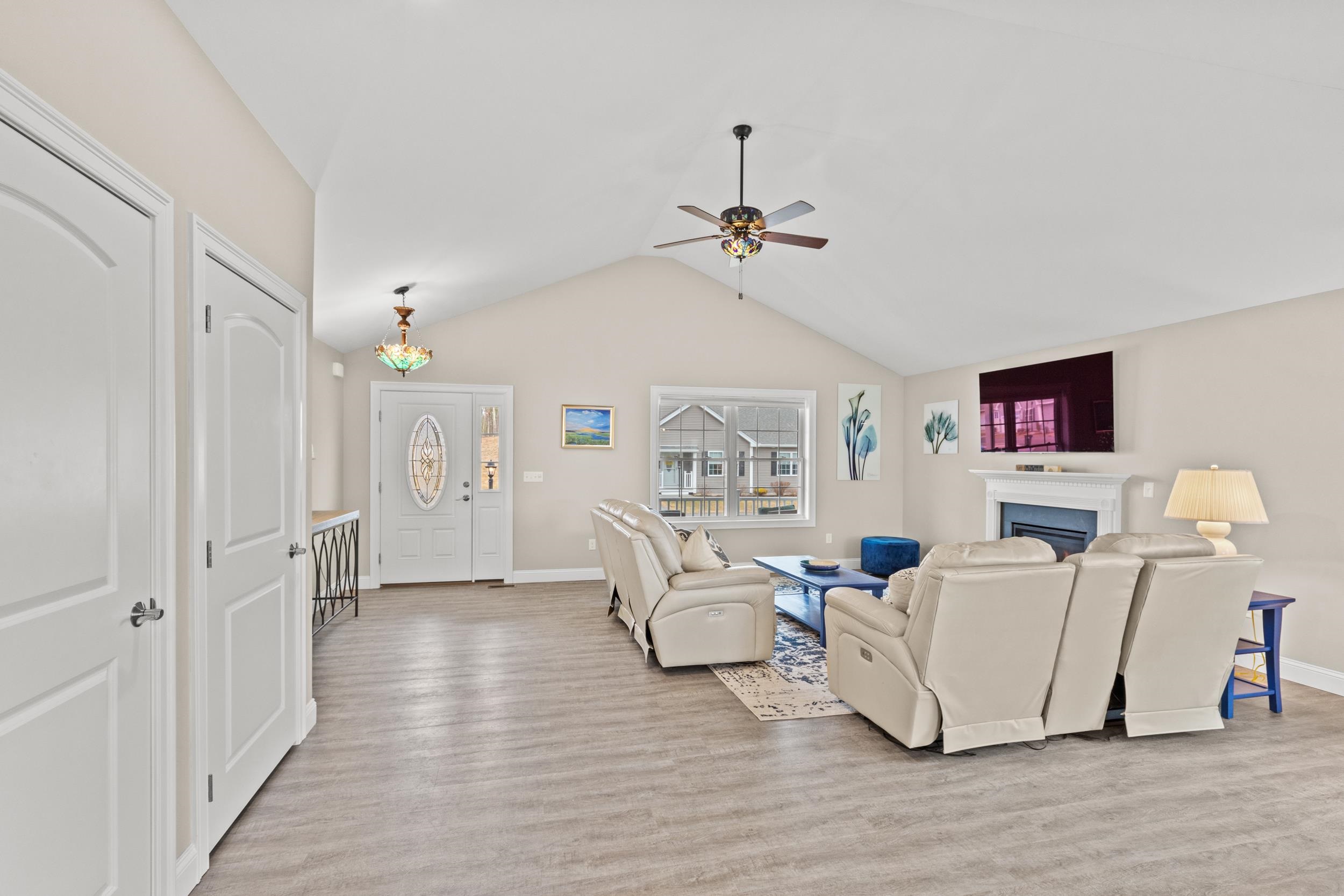 2 Strawberry Lane Hooksett, NH 03106 - Photo 11 of 37