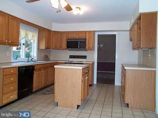 8 Robin Road Malvern, PA 19355 - Photo 5 of 6 Gallery Image 5