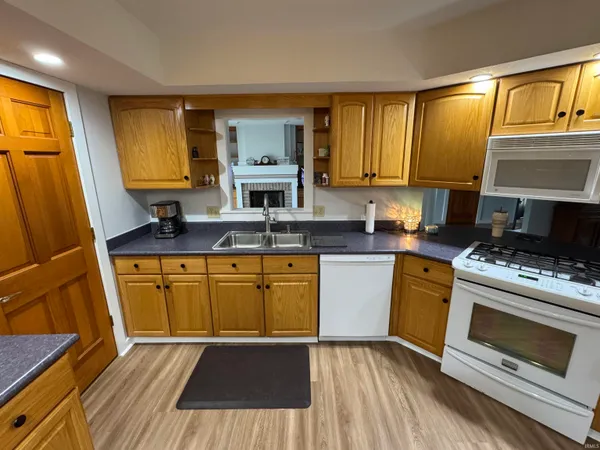 $425,000 | 15114 Lions Passage, Leo, IN 46765