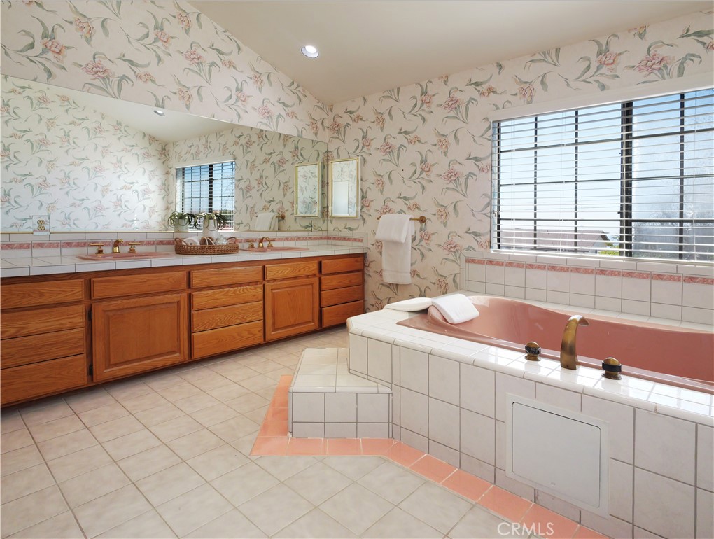 28070 Ella Road Rancho Palos Verdes, CA 90275 - Photo 15 of 37