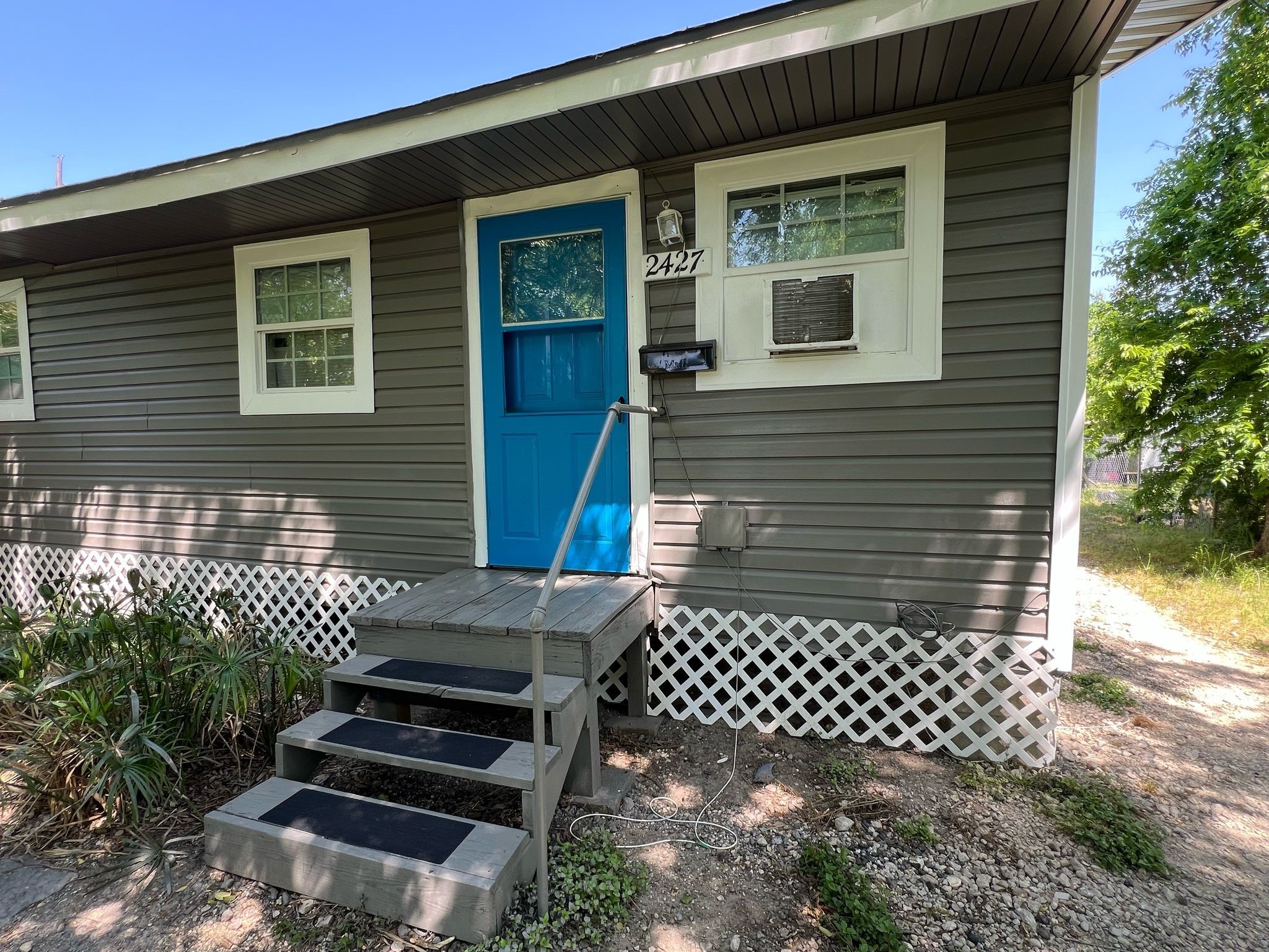2405 Franklin Street Beaumont, TX 77701 - Photo 8 of 15 a front view of a house