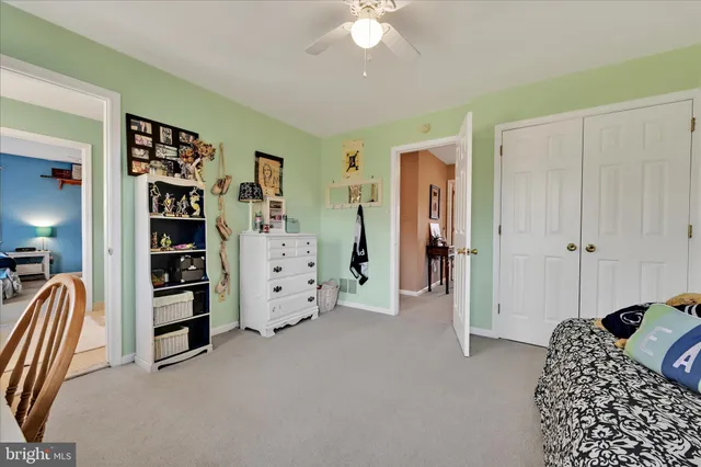 a view of livingroom with furniture