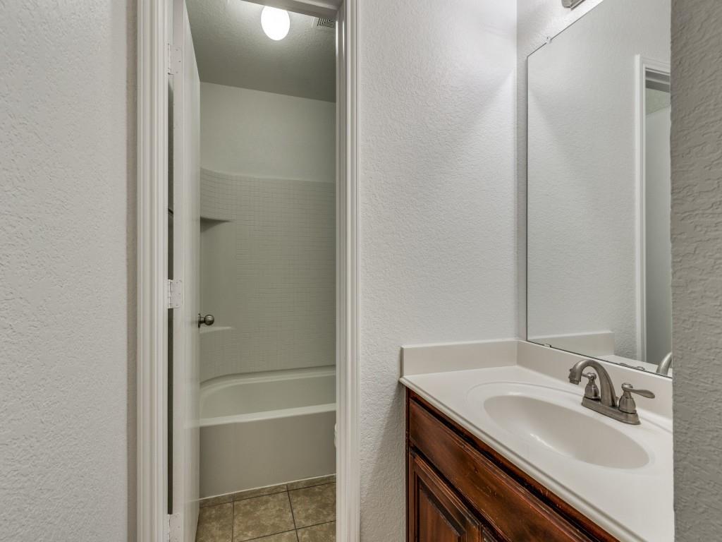 2033 Cattle Creek Road Fort Worth, TX 76134 - Photo 8 of 12