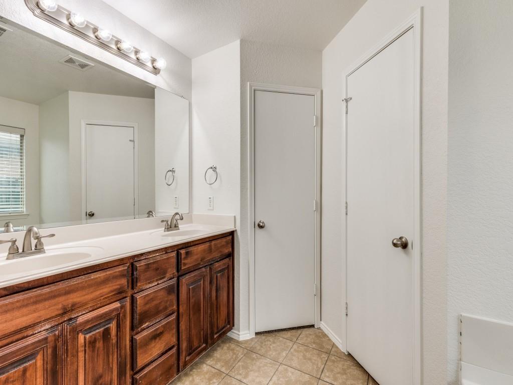 2033 Cattle Creek Road Fort Worth, TX 76134 - Photo 9 of 12