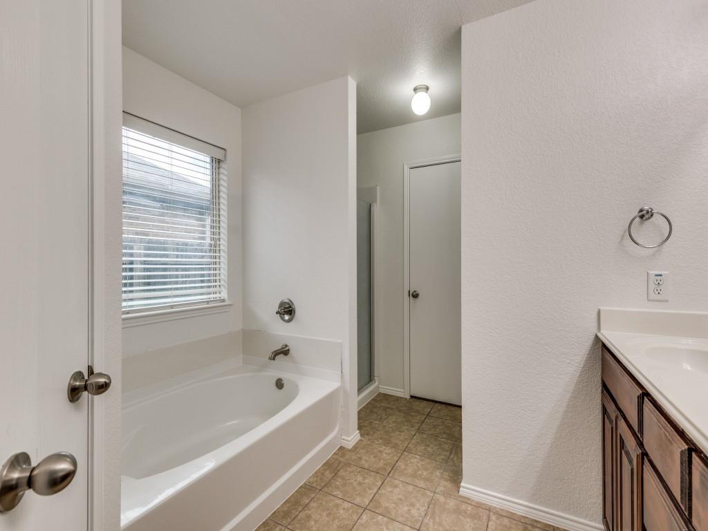 2033 Cattle Creek Road Fort Worth, TX 76134 - Photo 10 of 12