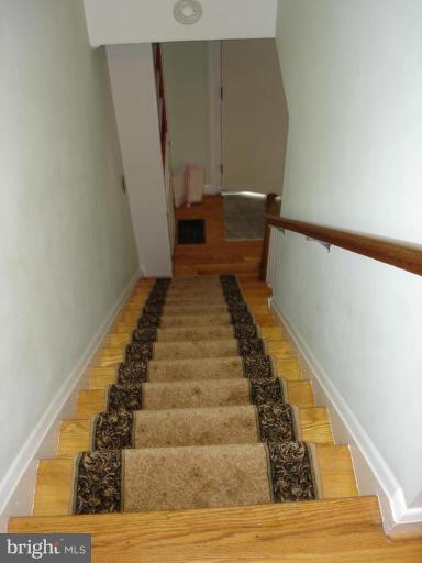 410 Carolina Road Towson, MD 21204 - Photo 8 of 28 Staircase