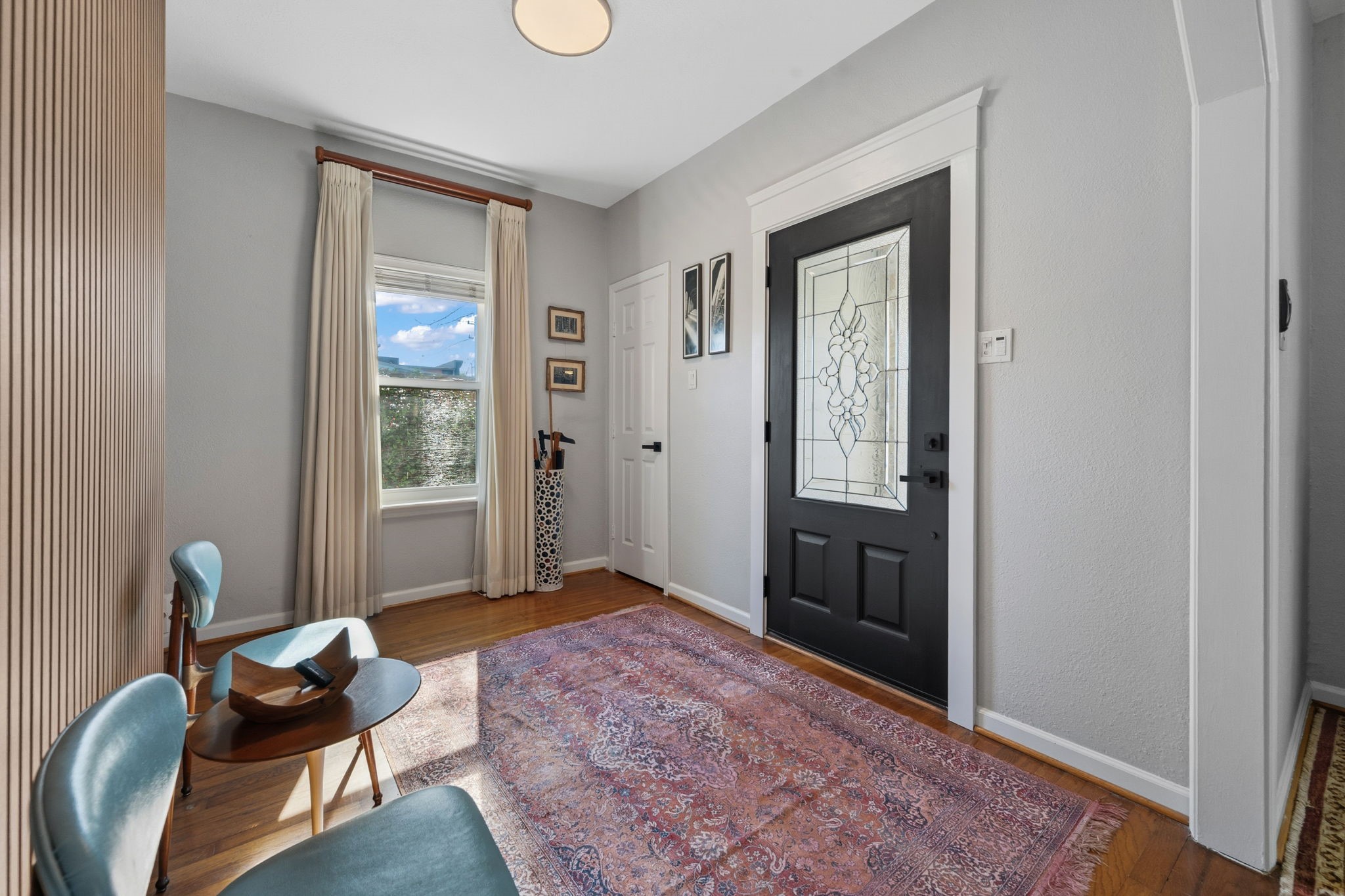 1831 Palm Street Houston, TX 77004 - Photo 5 of 27 This inviting foyer features a beautiful front door with decorative glass, next to a side window, providing lots of natural light for a warm welcome.