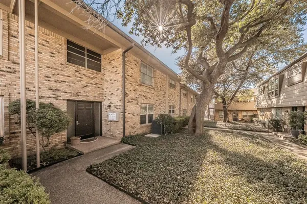$1,600 | 7937 Royal Lane, Unit 223, Dallas, TX 75230