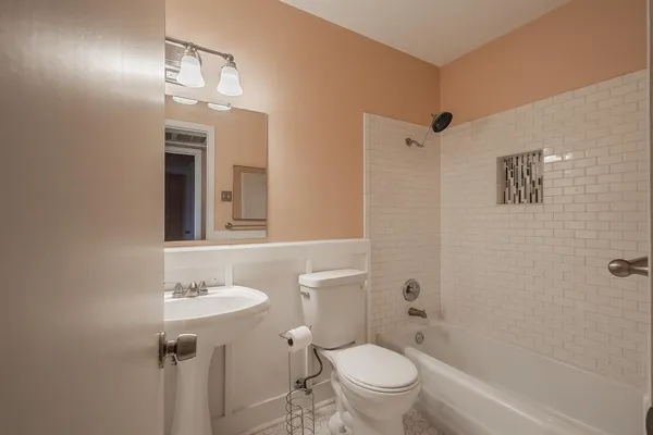 $1,600 | 7937 Royal Lane, Unit 223, Dallas, TX 75230