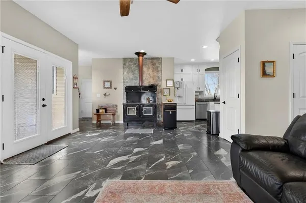 $555,000 | 29990 South 2725 Road, Sheldon, MO 64784