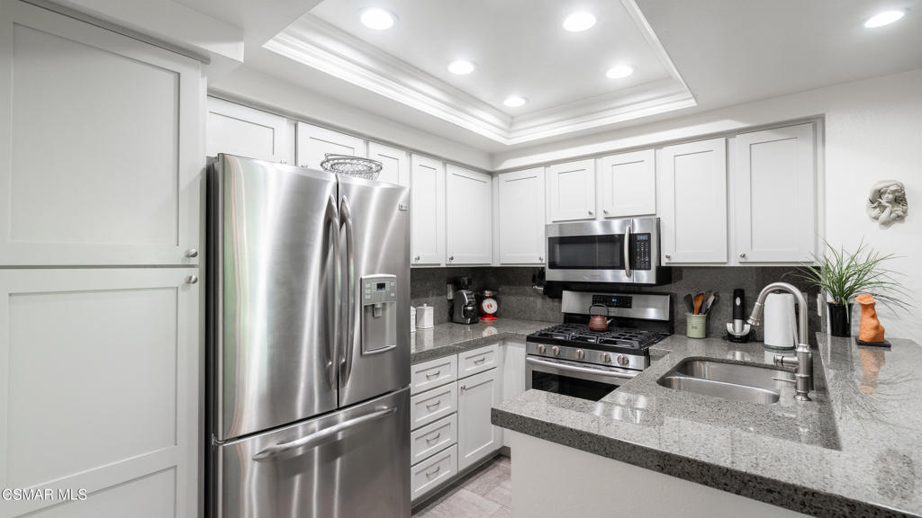 4240 Lost Hills Road, Unit 3301 Calabasas, CA 91301 - Photo 8 of 29