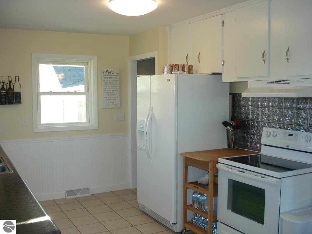 131 North Vandecar Road Mount Pleasant, MI 48858 - Photo 10 of 39 1784849-9.JPG