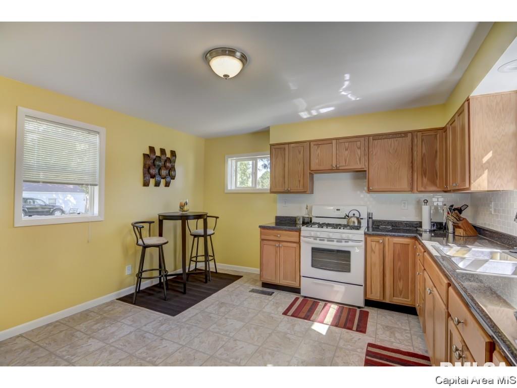 2018 North 17th Street Springfield, IL 62702 - Photo 2 of 28