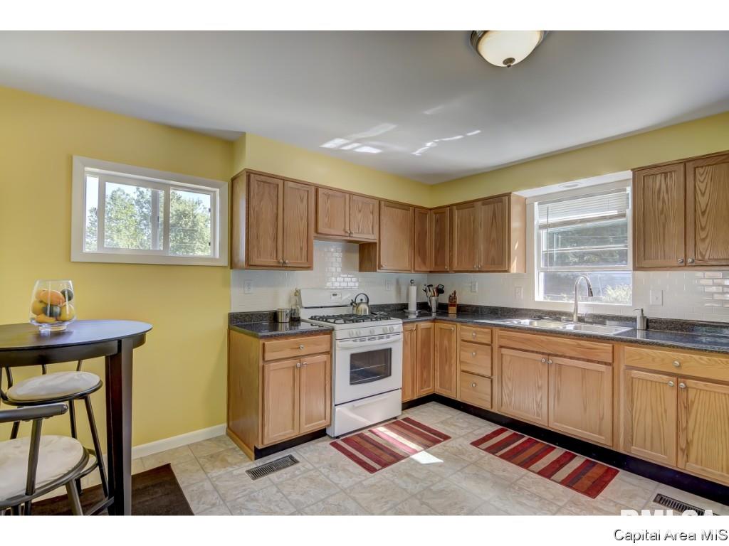 2018 North 17th Street Springfield, IL 62702 - Photo 3 of 28