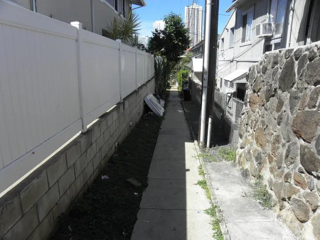 $1,450 | 1311 Freeland Place, Honolulu, HI 96813