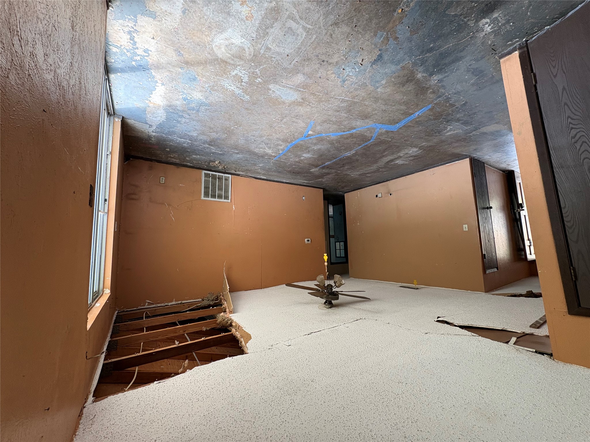 709 Drake Lane Taylor, TX 76574 - Photo 6 of 17 a view of a room with an empty space