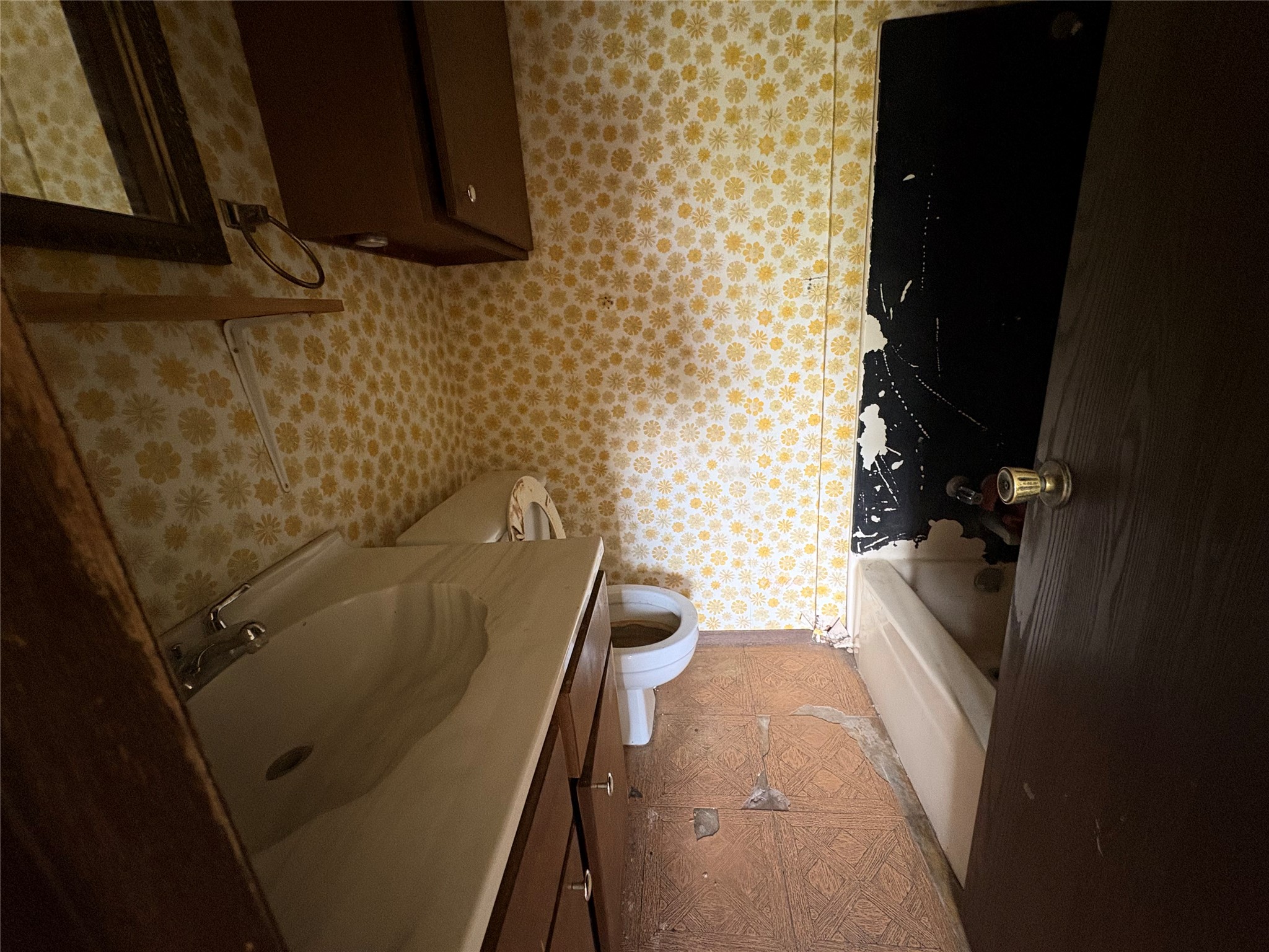 709 Drake Lane Taylor, TX 76574 - Photo 8 of 17 a bathroom with a granite countertop sink and a tub