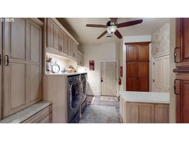 $2,950,000 | 706 West Steuben Street, Bingen, WA 98605