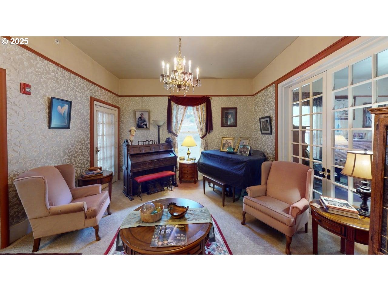 706 West Steuben Street Bingen, WA 98605 - Photo 4 of 32 a living room with furniture and a chandelier