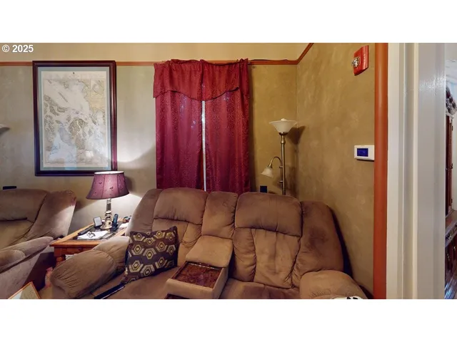 a black and white photo of a living room