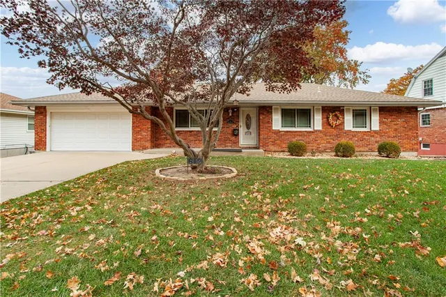 $298,000 | 612 East Leslie Drive, Independence, MO 64055