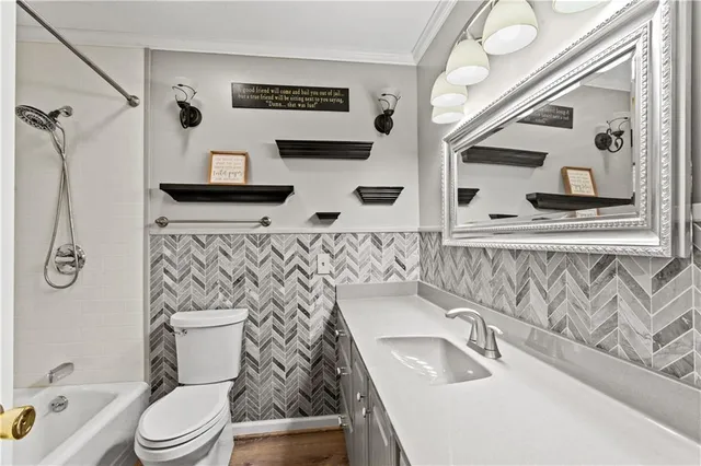 $298,000 | 612 East Leslie Drive, Independence, MO 64055