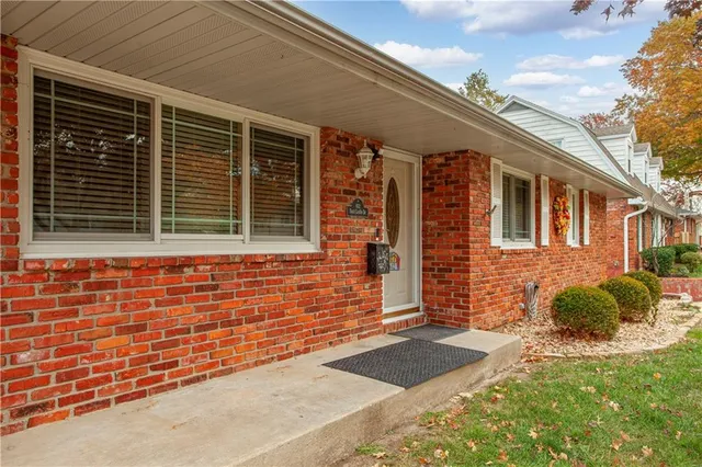 $298,000 | 612 East Leslie Drive, Independence, MO 64055