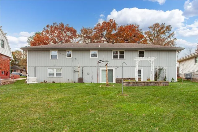 $298,000 | 612 East Leslie Drive, Independence, MO 64055