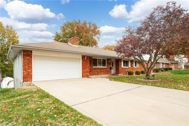 $298,000 | 612 East Leslie Drive, Independence, MO 64055