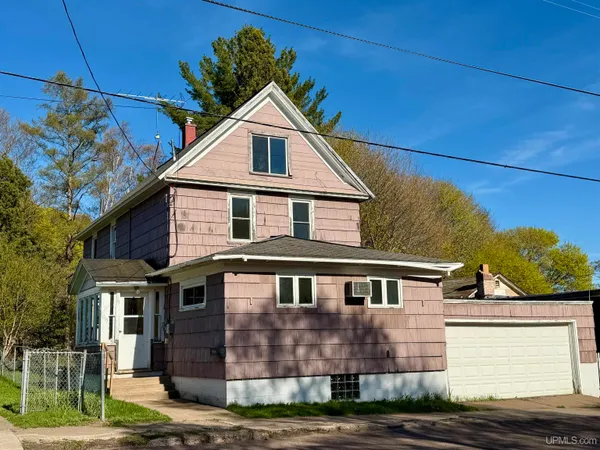 $139,900 | 1015 Ethel Avenue, Hancock, MI 49930